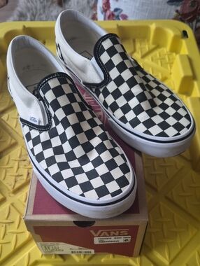 NIB Vans Checkerboard Slip-On Sneakers in Black and White